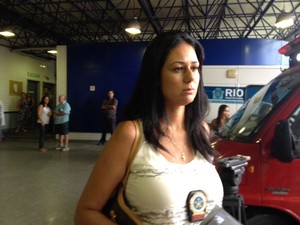 Delegada Izabela Santoni investiga se médico do caso Adrielly fraudava a folha de ponto (Foto: Janaína Carvalho/G1)